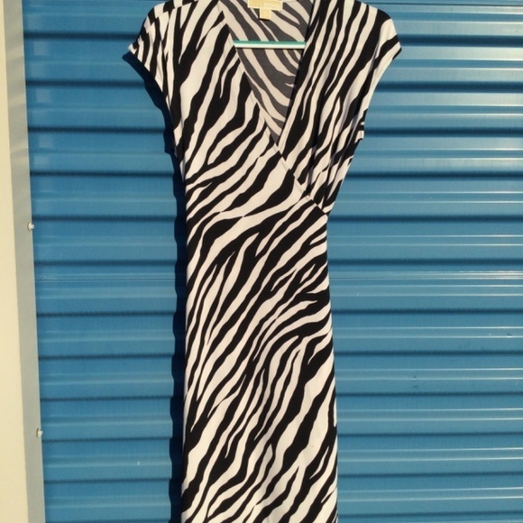 Michael Kors true wrap black&white animal print dress sz M - Picture 9 of 9